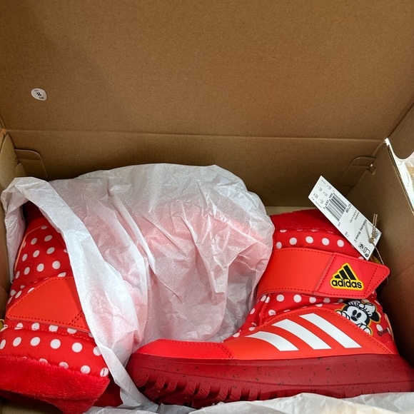 ⛄️ NWT. Adidas Winter Play X Disney Boots. Kids size 2. - Picture 9 of 9
